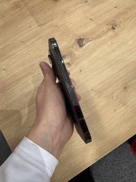 Продам телефон  айфон 14 про.