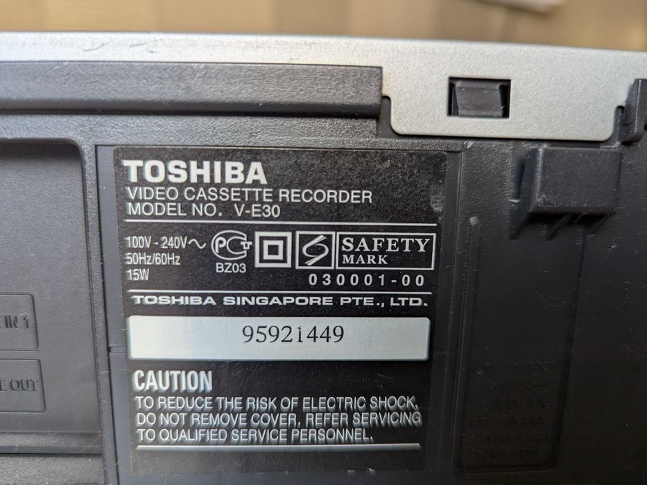 Видеомагнитофон Toshiba. Не воспроизводит.