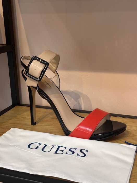Дамски обувки на ток GUESS  Red and Black намалени малък дефект