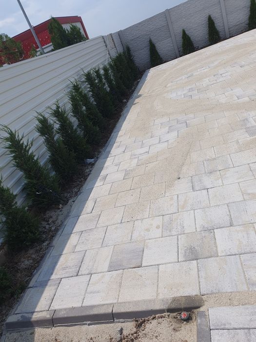 Montam pavaj,borduri,terasament