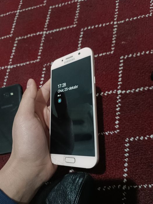 Telefon sotiladi holati rasimdagidek Samsung A 7 2017