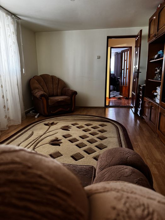 Apartament de închiriat : 3 camere decomandat | Zona Șagului | 2 balcoane | Centrală proprie | AC
