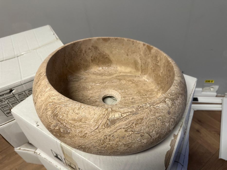 Vindem lavoare din piatra naturala