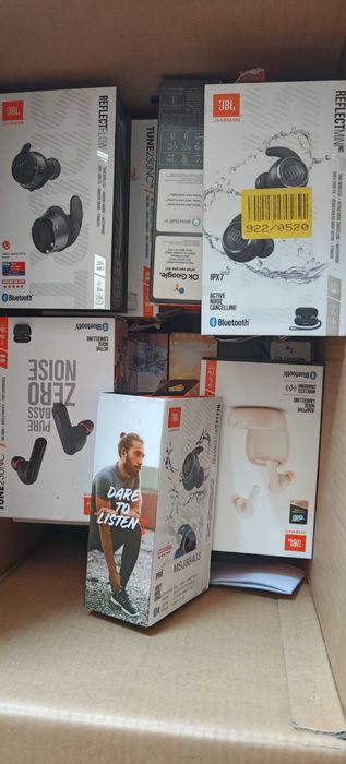 Слушалки jbl различни на едро