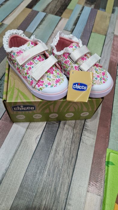 Нови Бебешки обувки chicco