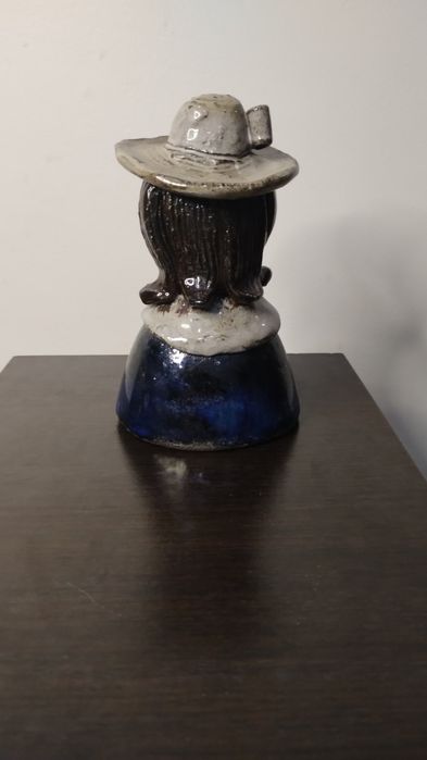 Керамична фигурка – камбанка, ръчна изработка. Арт керамика.