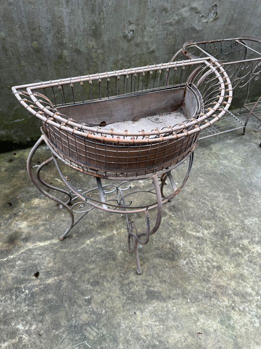 Ковано желязо - стойки за пейка+ кафе сет + 4 стола . Вижте описанието