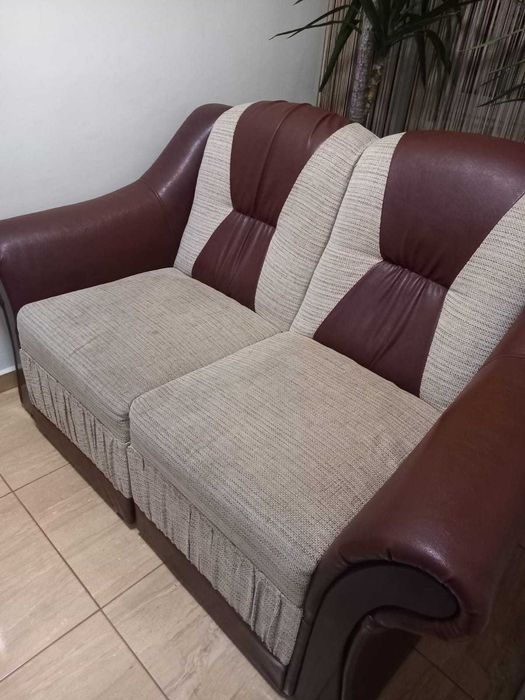 Vând 2 fotolii din lemn și material textil, românești