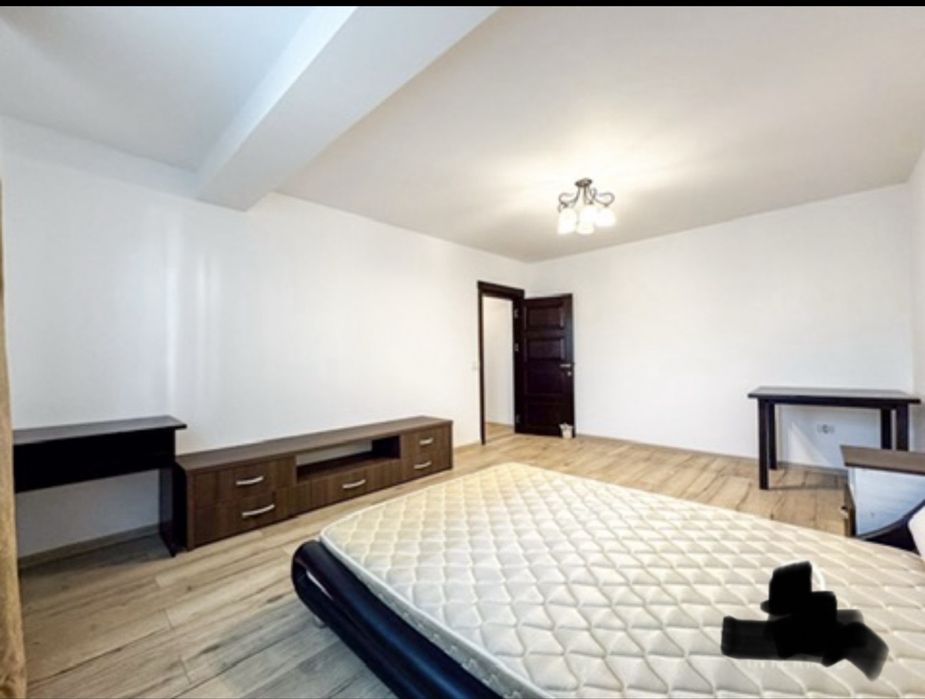 Proprietar:Ap.3camere open space-Lângă Palas.+parcare inclusa