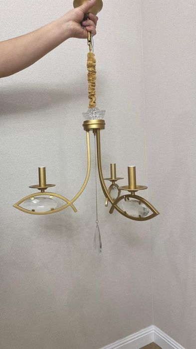 Продам люстру трехрожковую