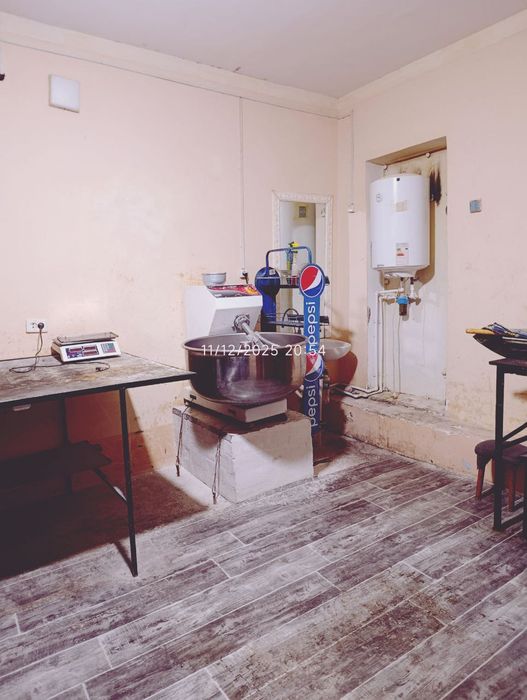 Nonvoyxona sotiladi srochna