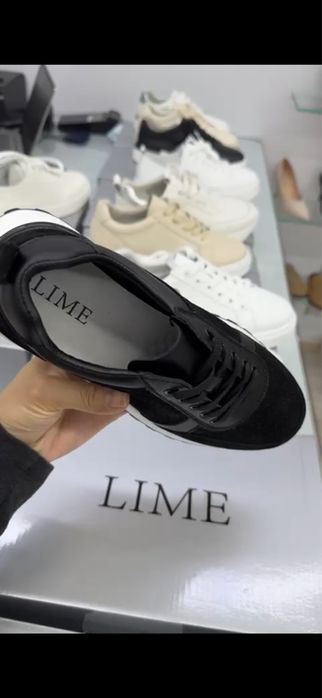 продам новые кроссовки