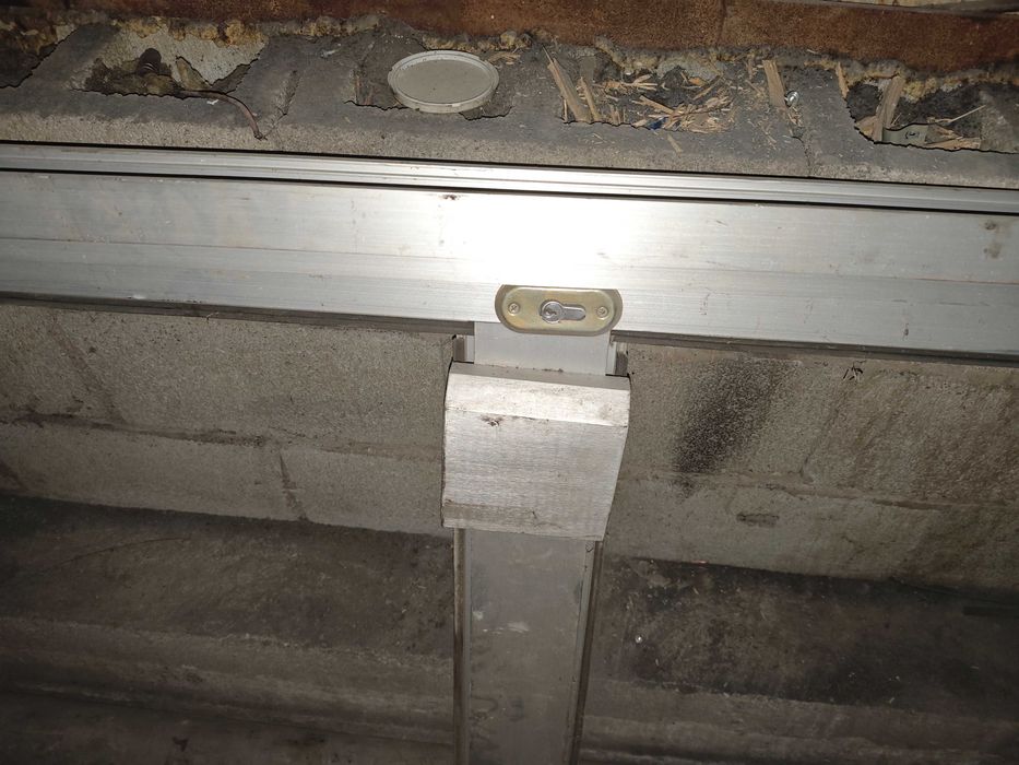 дверь алюминиевая