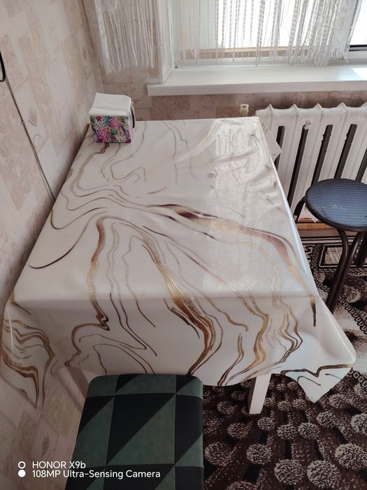 Стол обеденный. Размер 80*60*74 см