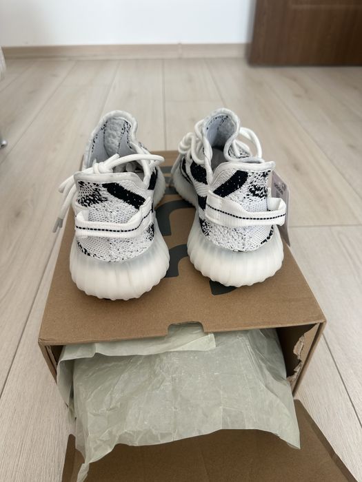 yeezy uri adidasi sport