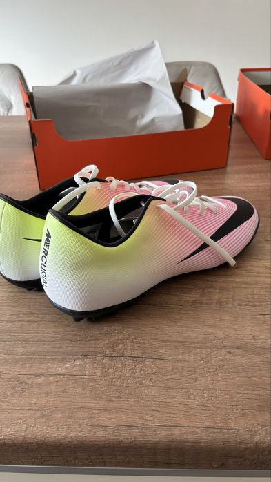 Футболни обувки Nike Mercurial – Turf