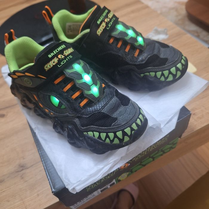 Детски маратонки skechers skech-o-saurus светещи