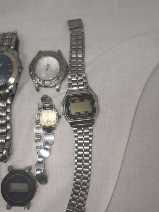 12 броя ретро часовници