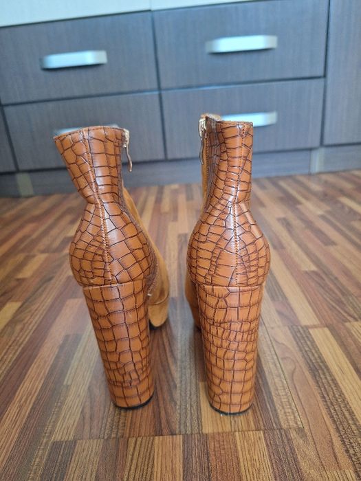 Botine cu toc si platforma