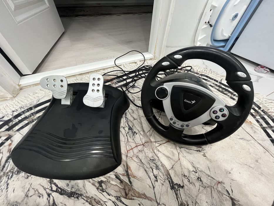 Продам игровой руль 15000