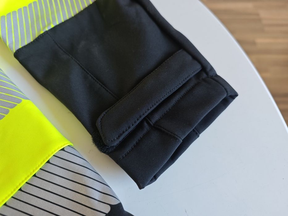 Vând jachetă softshell rezistenta la vânt și apă – Portwest PW375