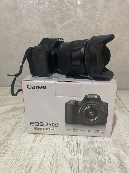 Vând  Canon EOS 250D + Sigma 24–70mm f/2.8 Art