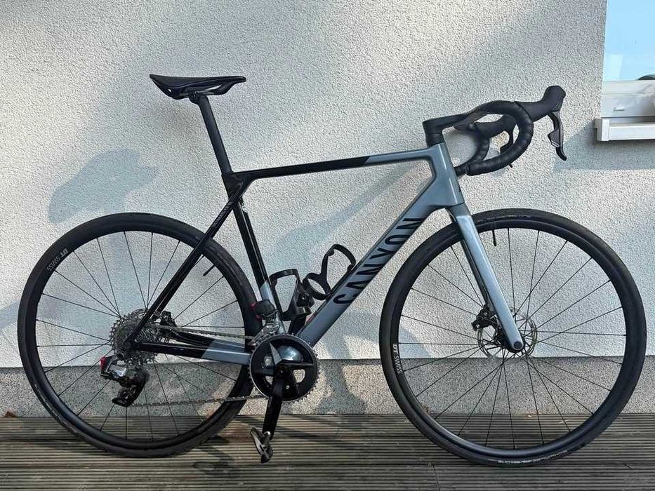 Canyon Ultimate CF 7 AXS eTap, размер L, модел 2025г. Шосеен