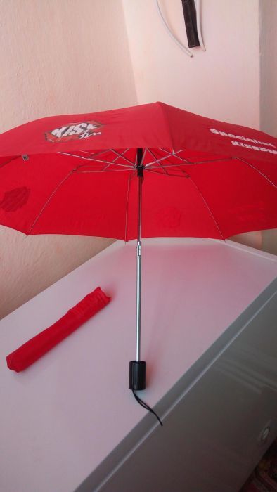 Umbrela marca  kiss fm
