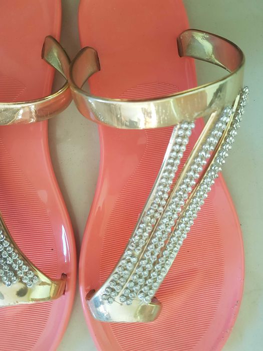 Дамски спортни обувки и чехли размер 38