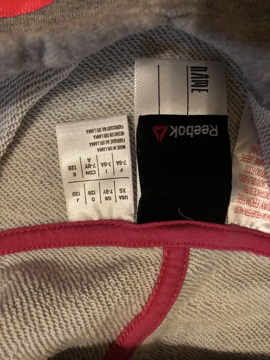 Продается  спортивный костюм Reebok.
