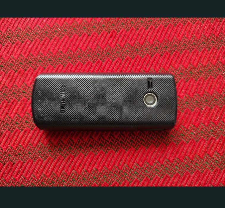 Telefon cu taste și cameră video, cu două cartele SIM