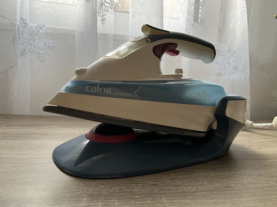 Безкабелна ютия Calor Freemove