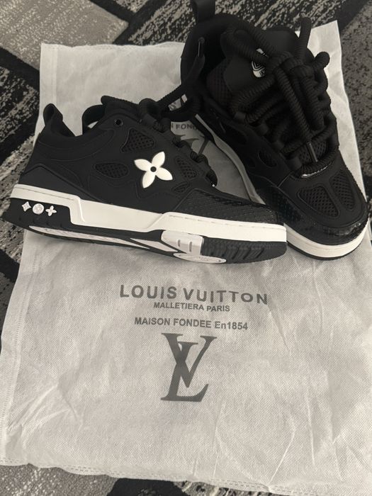 Adidasi lv noiii