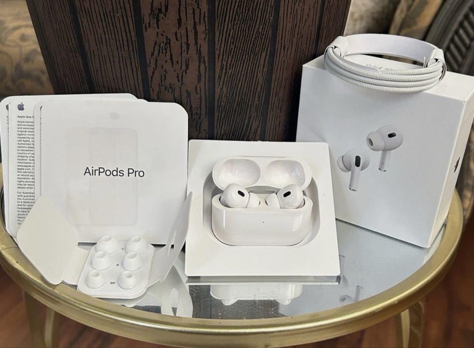 Оригинални Apple AirPods Pro 2 – отлично състояние, пълен комплект