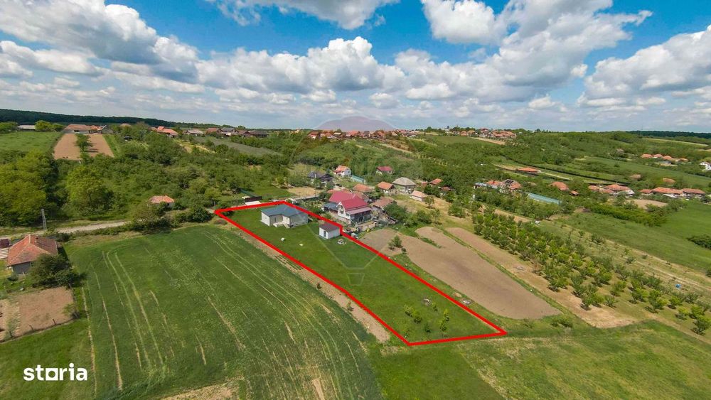 Casă cu 3 camere, anexă și 2042 mp teren de vânzare, în Calea Mare