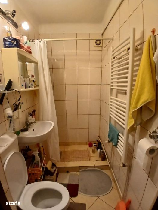 Vand apartament o camera Centru