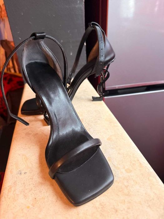 Чисто нови дамски обувки с ток