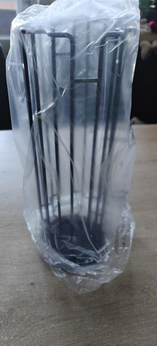 Въртяща на 360 ° метална стойка за 24 капсули Dolce Gusto.