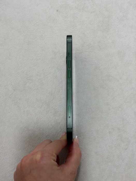 Продам Iphone 13