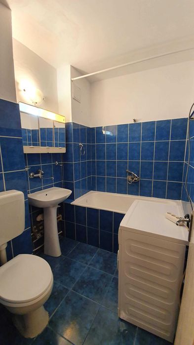 Închiriez garsonieră modernă 32 mp, tip D, etaj 1 – str. Aluminei 72 (fără intermediari)