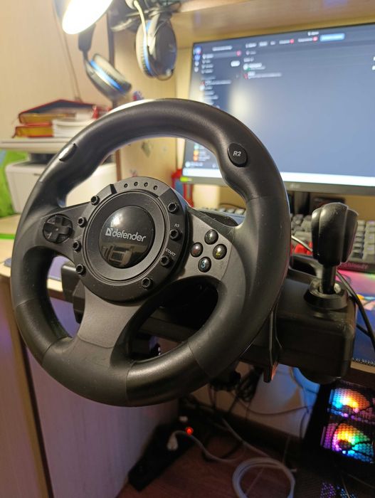 Игровой руль с педалями