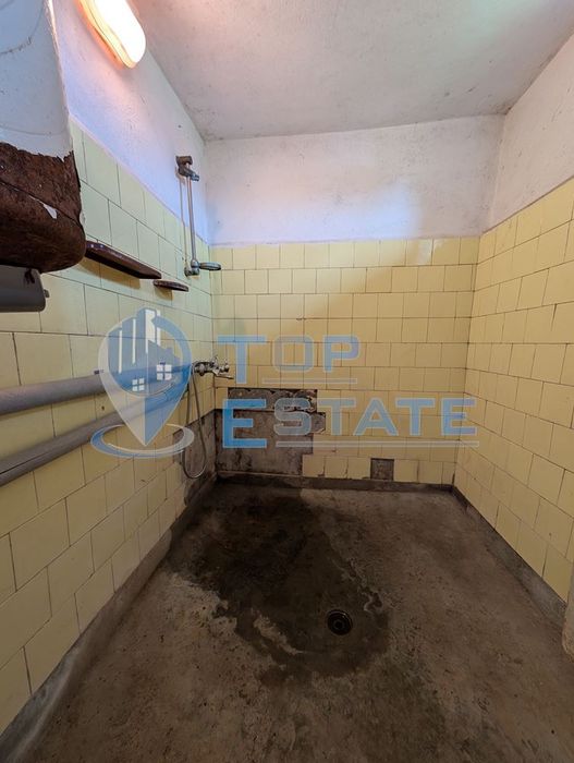 Едноетажна тухлена къща с гараж в село Павел