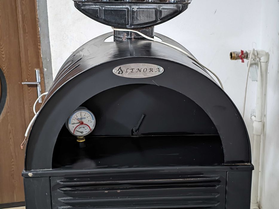 Termosemineu Lenora tip centrala 25 kW SAB25 negru cu regulator tiraj