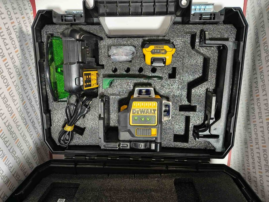 Акумулаторен зелен линеен лазерен нивелир DeWALT DCE089D1G,30м,0.3мм/м