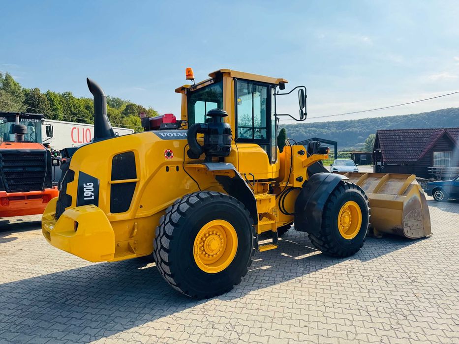 Incarcator frontal Volvo L 90 G, an fabricatie 2014, 18 tone, cupa Hardox 3.5mc, stare TOP !