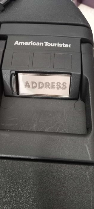 Голям американски куфар на колелца с дръжка за дърпане