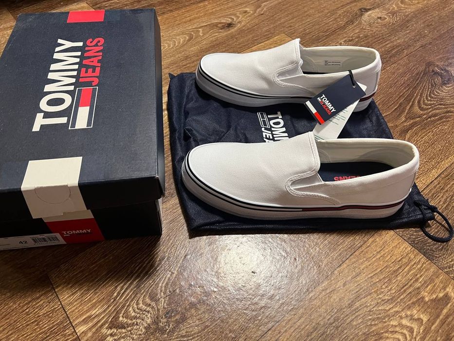 Слипоны от Tommy Hilfiger