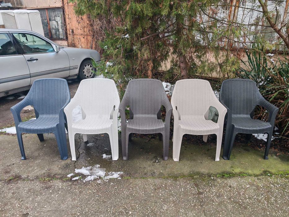 Пластмасови столове+маси-комплекти-различни размери и цветове