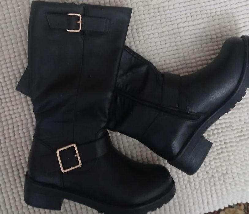 Продам новые кожаные сапоги