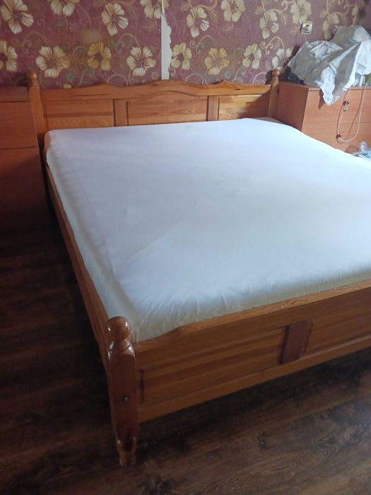 Спалня с матрак с размери 220/180 см.